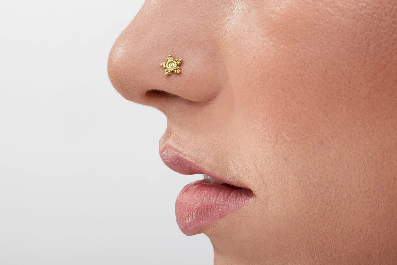 Gold Starburst Nose Pin – Intricate Traditional Stud