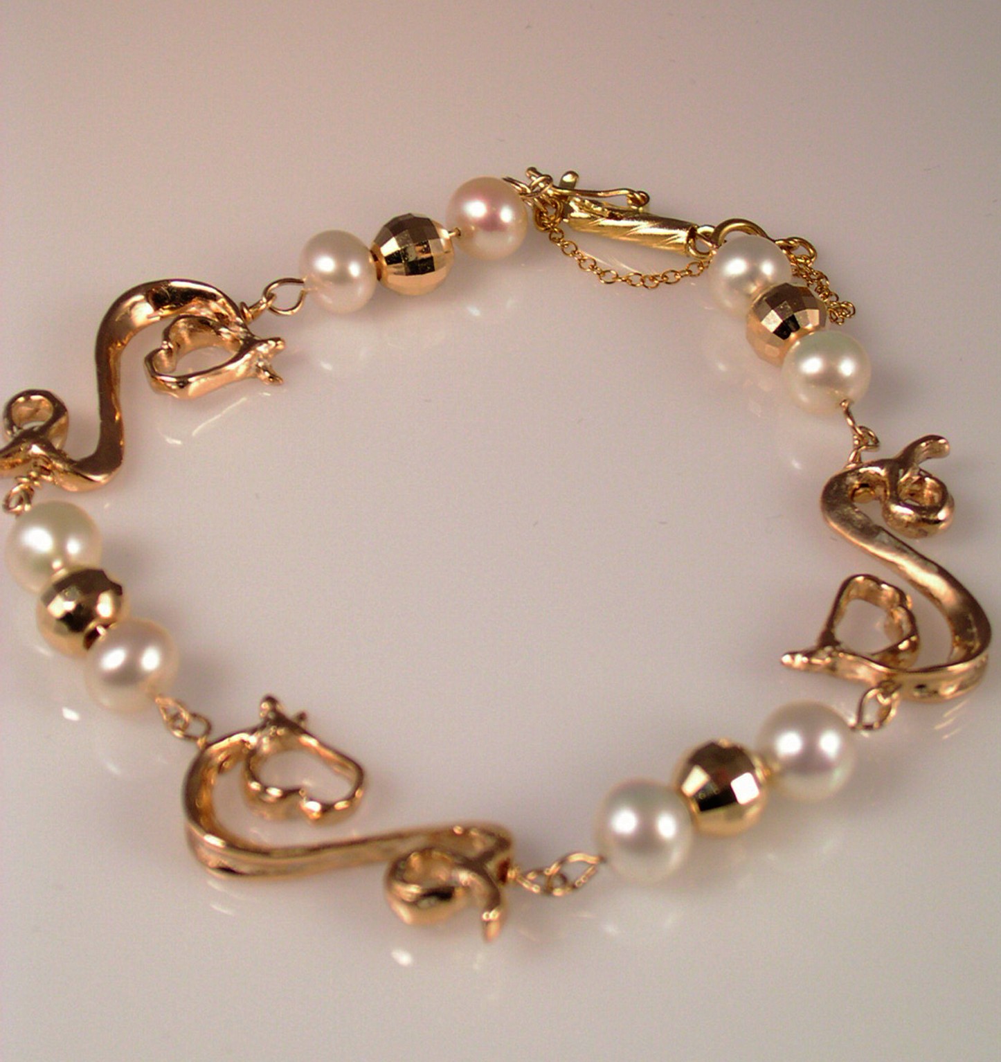 incredible-bracelets-for-girls-in-gold-jewelry-4